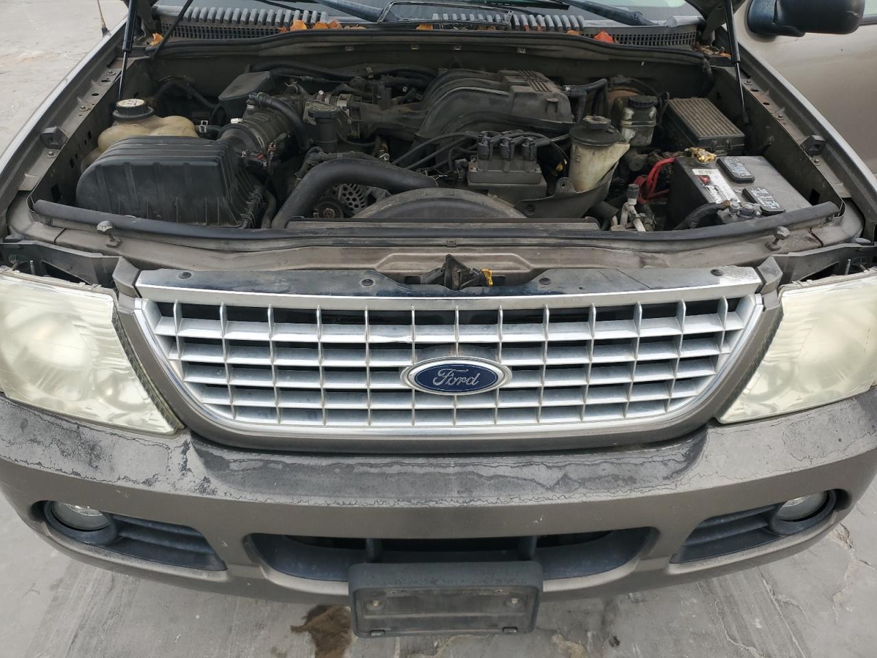 2005 Ford Explorer - Image 12