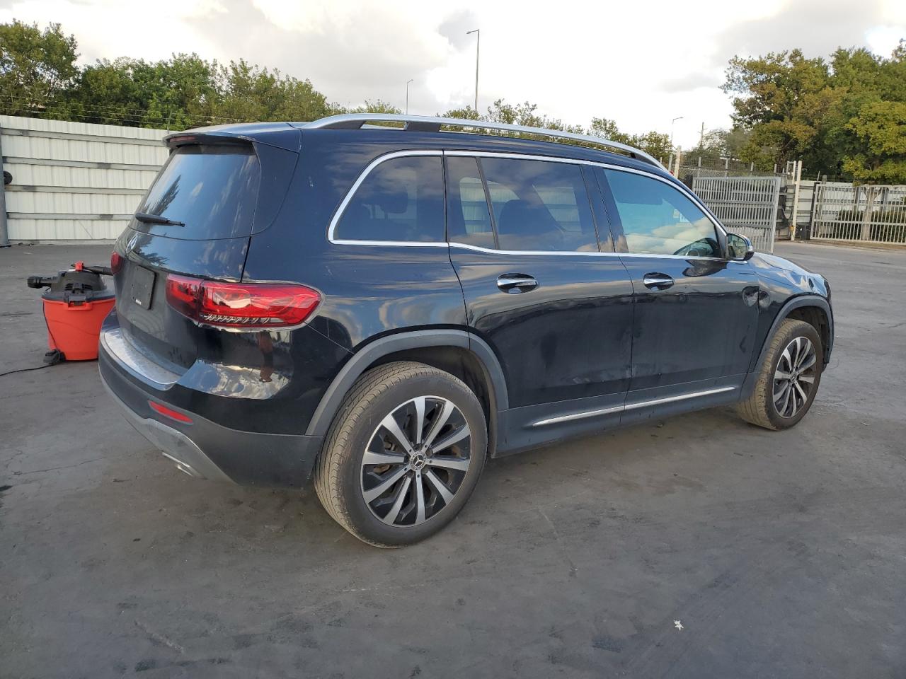 2021 Mercedes-Benz GLB - Image 3