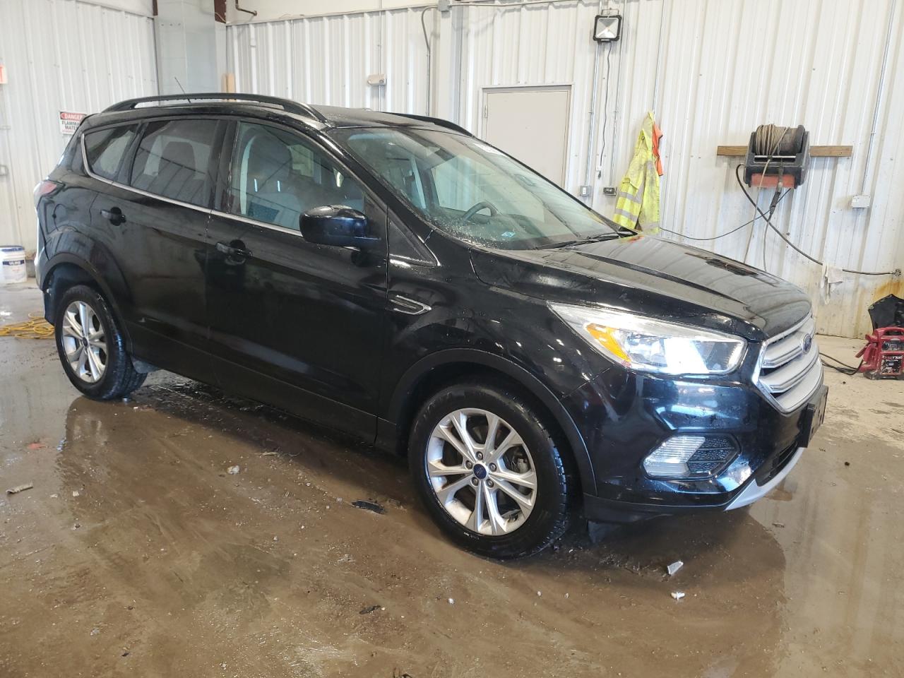 VIN 1FMCU0GD9JUA65638 2018 FORD ESCAPE no.4