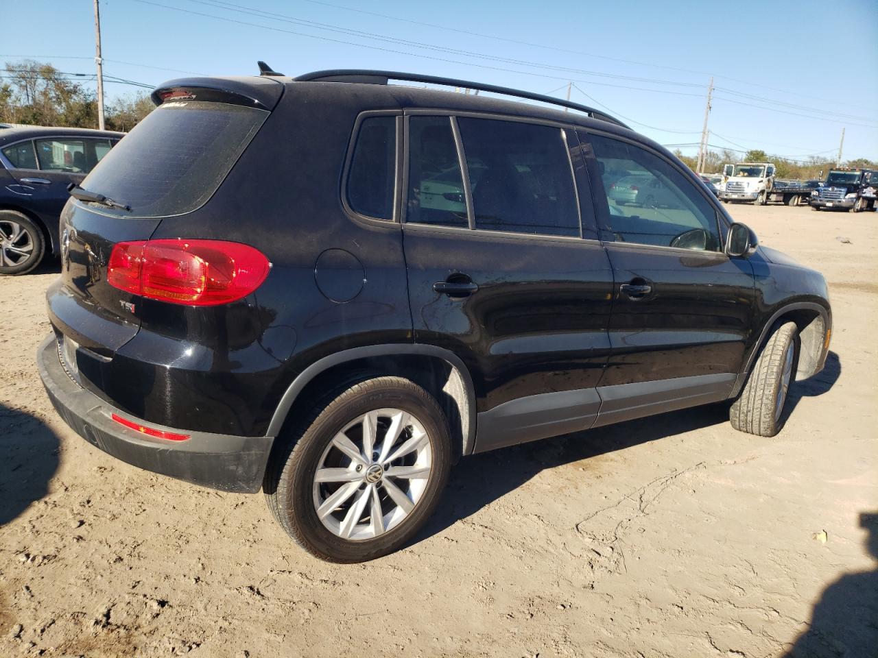 2017 Volkswagen Tiguan - Image 3