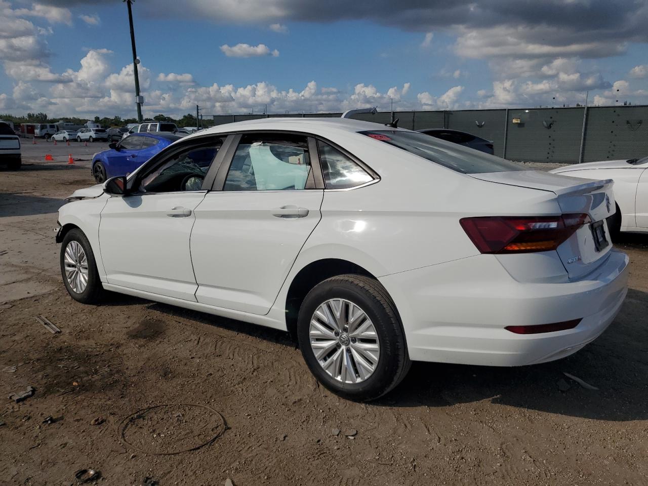 2019 Volkswagen Jetta - Image 2