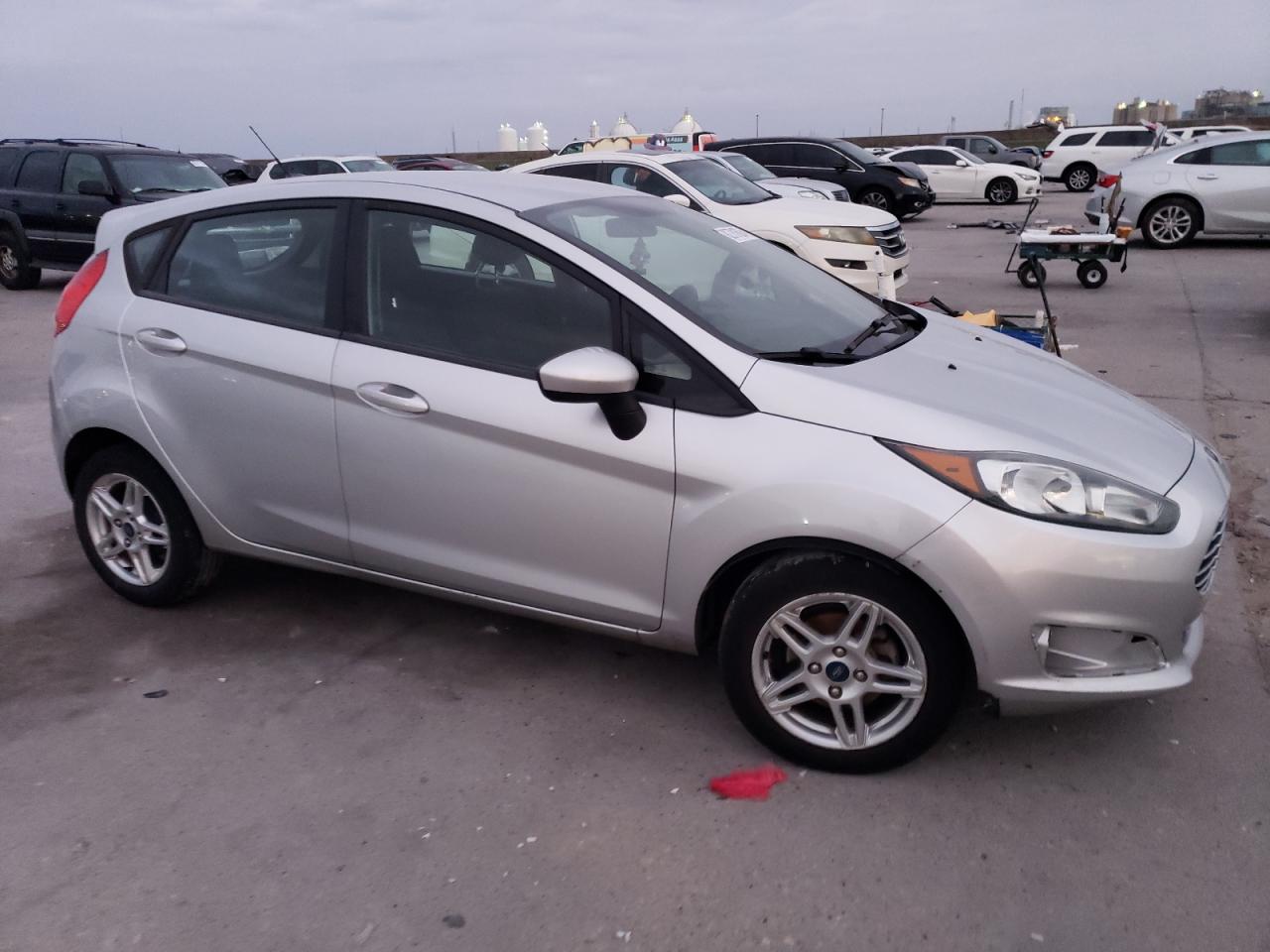 VIN 3FADP4EJ1KM130896 2019 FORD FIESTA no.4