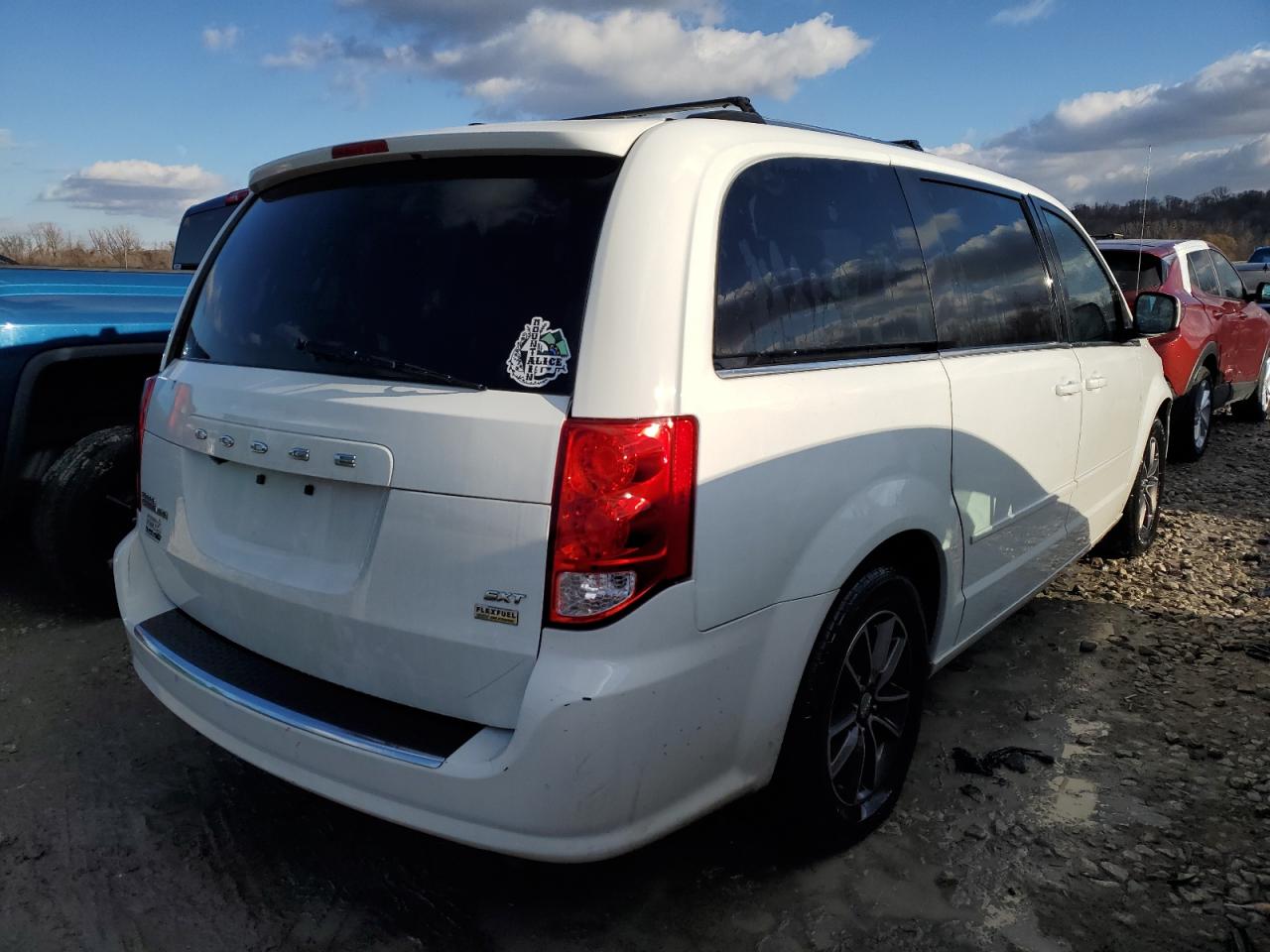 VIN 2C4RDGCG4HR800590 2017 DODGE CARAVAN no.3