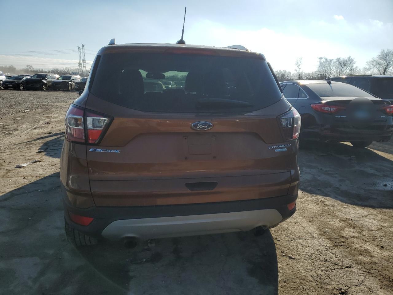 VIN 1FMCU0JD0HUC93501 2017 FORD ESCAPE no.6