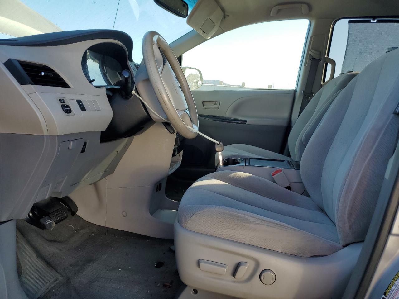 2014 Toyota Sienna - Image 7