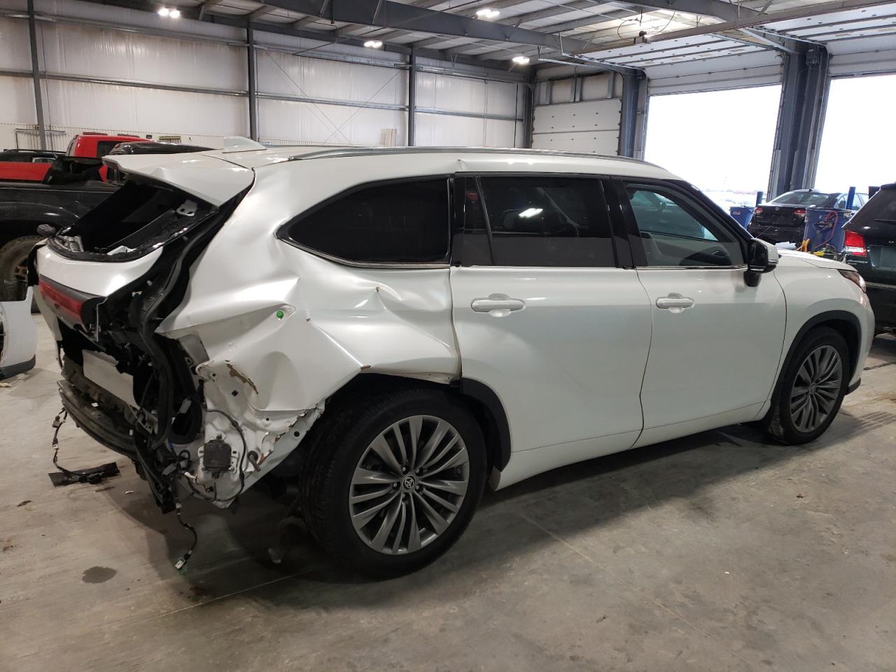 2022 Toyota Highlander - Image 3