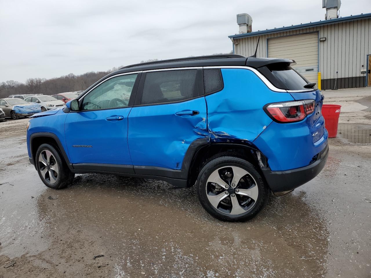 3C4NJDBB7JT117233 2018 JEEP COMPASS - Image 2