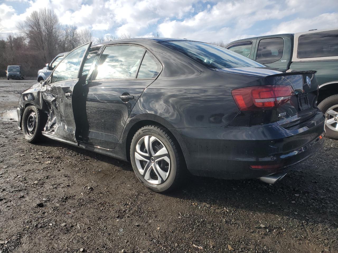 VIN 3VWDB7AJ7JM210232 2018 VOLKSWAGEN JETTA no.2