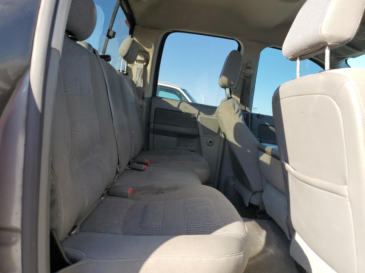 2006 Dodge RAM - Image 10