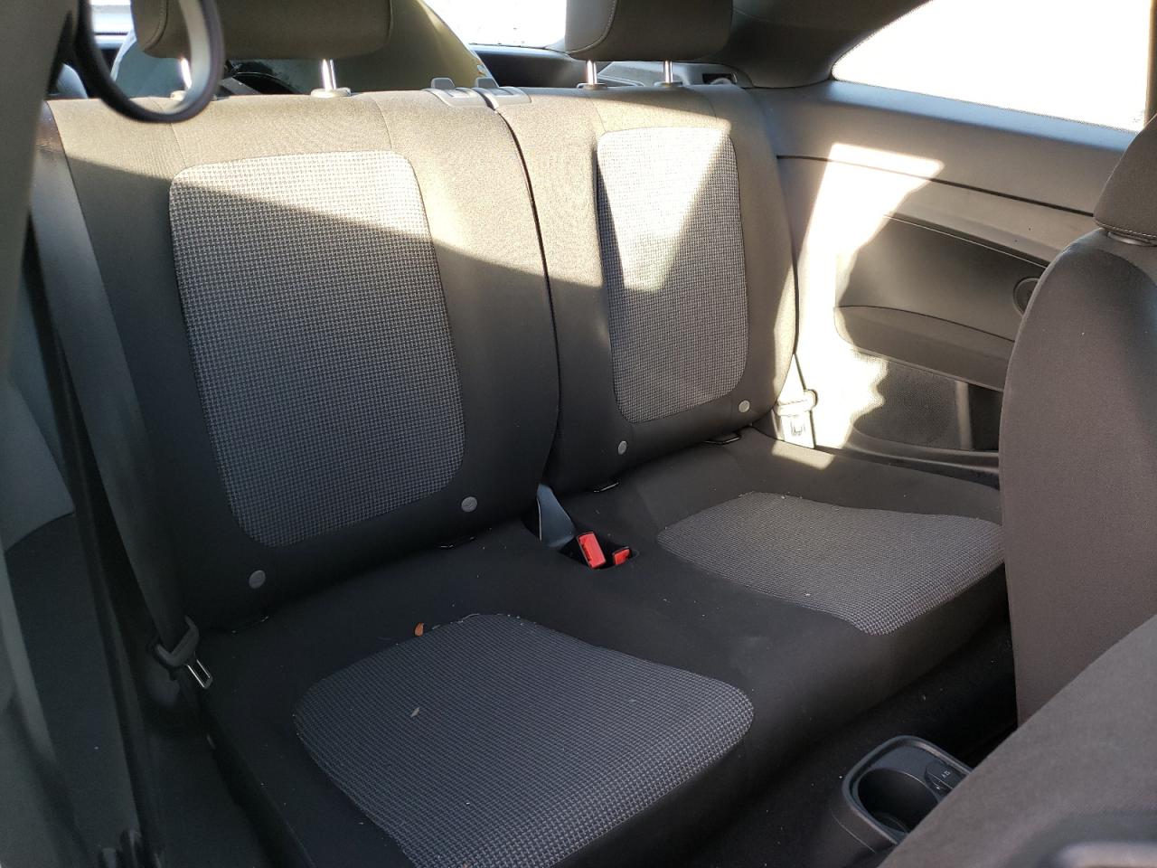 2018 Volkswagen Beetle S VIN: 3VWFD7AT8JM710629 Lot: 85874574