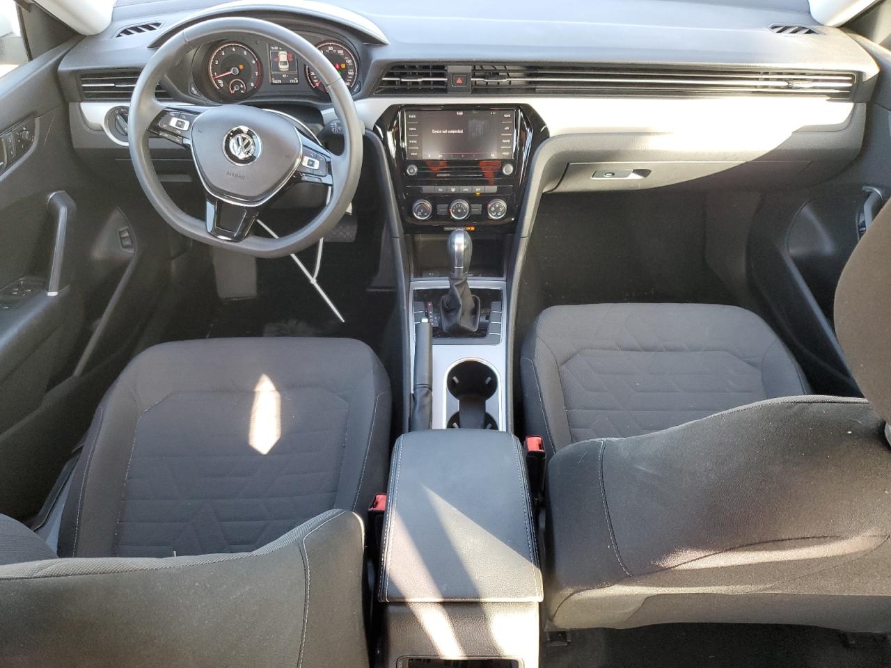 2021 Volkswagen Passat - Image 8