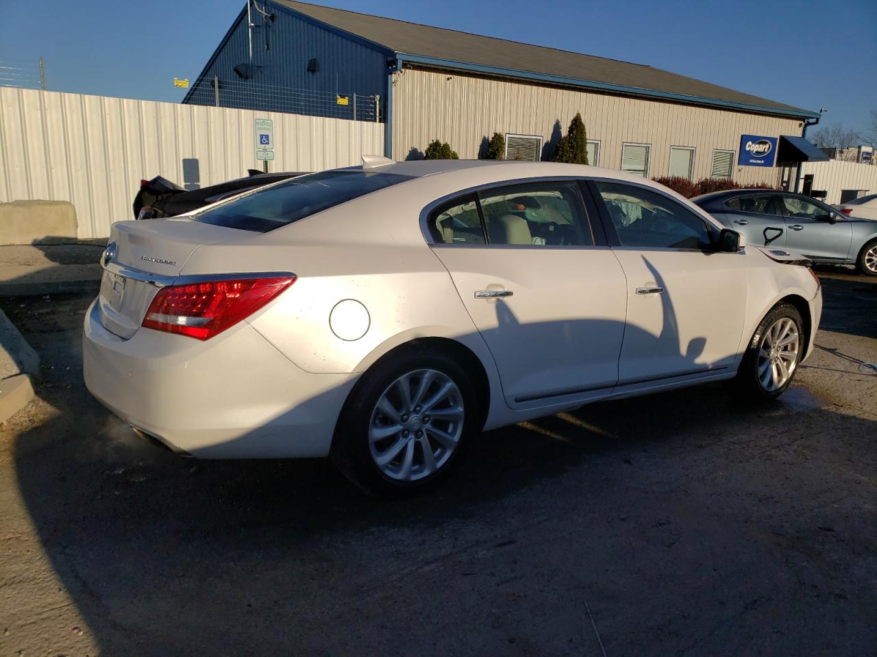 VIN 1G4GF5G32GF152634 2016 BUICK LACROSSE no.3