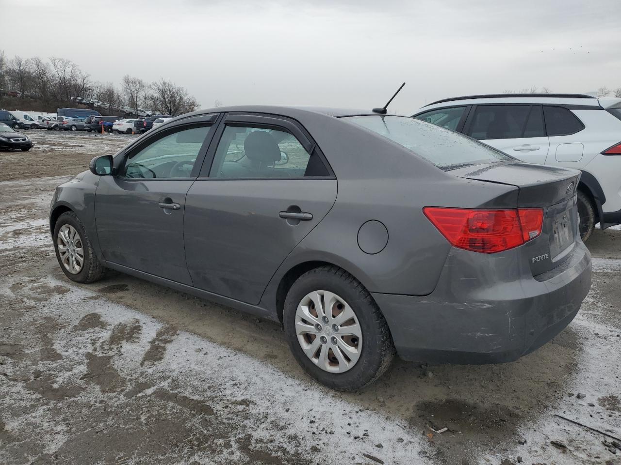 VIN KNAFU4A22D5727409 2013 KIA FORTE no.2