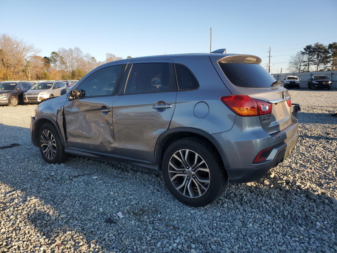 2018 Mitsubishi Outlander - Image 2