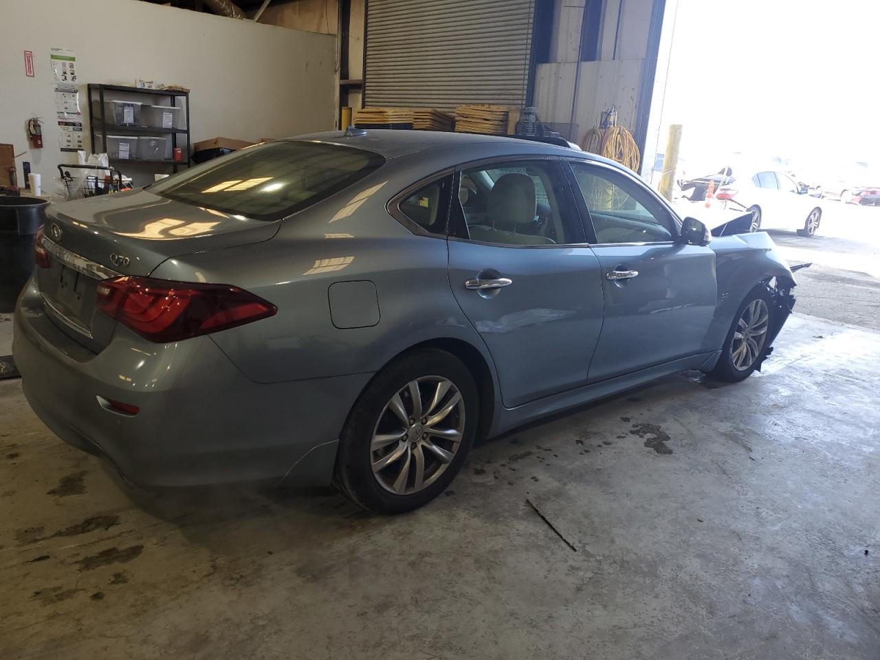 VIN JN1BY1AP2GM220183 2016 INFINITI Q70 no.3