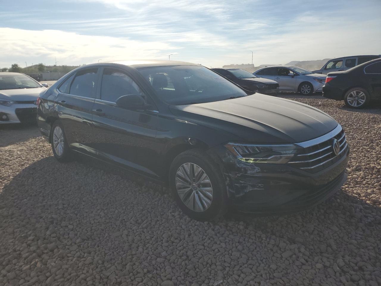 2019 Volkswagen Jetta - Image 4