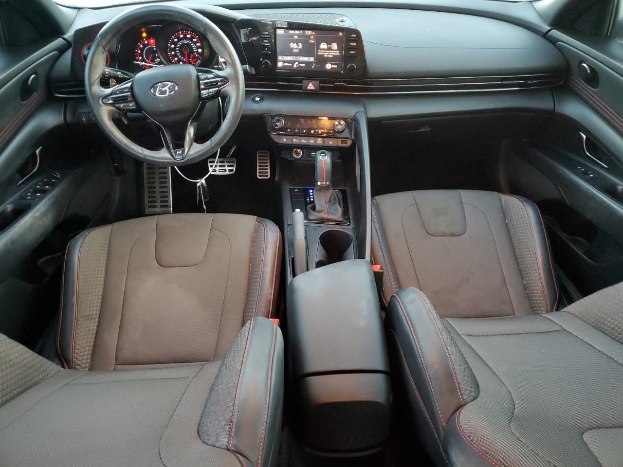 2022 Hyundai Elantra - Image 8