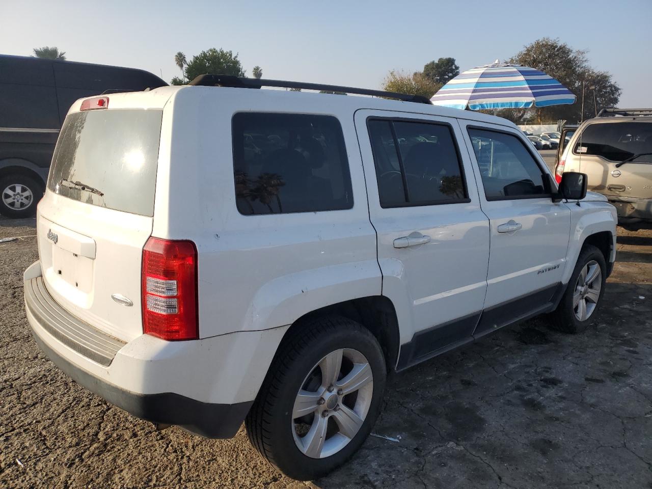 VIN 1C4NJPFA9ED564306 2014 JEEP PATRIOT no.3