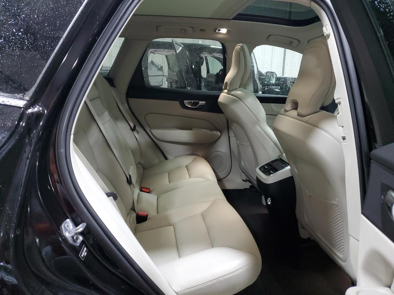 2019 Volvo XC60 - Image 11