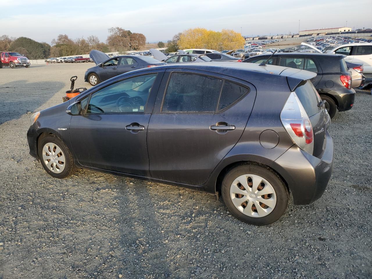 VIN JTDKDTB3XD1535830 2013 TOYOTA PRIUS no.2