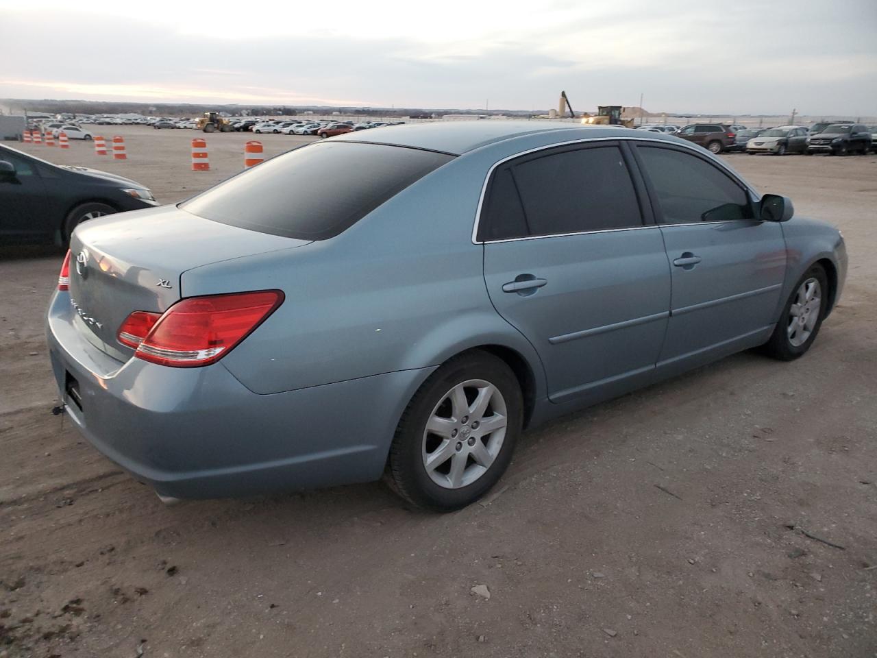 2007 Toyota Avalon - Image 3