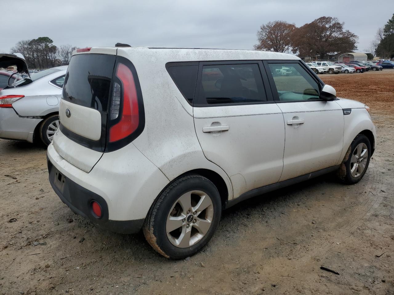 VIN KNDJN2A27H7446392 2017 KIA SOUL no.3