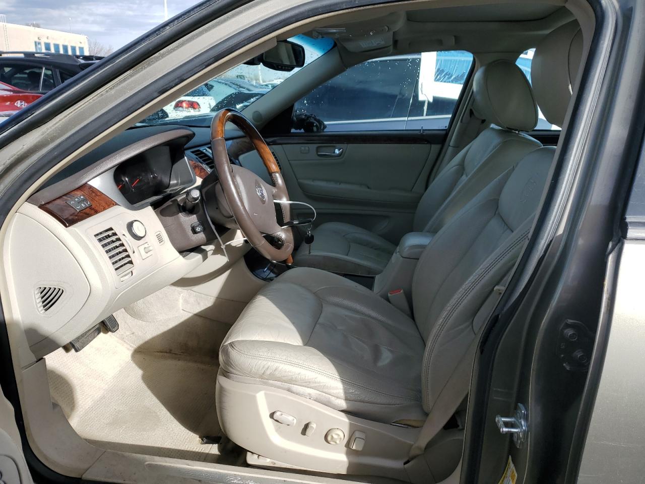 2010 Cadillac DTS - Image 7