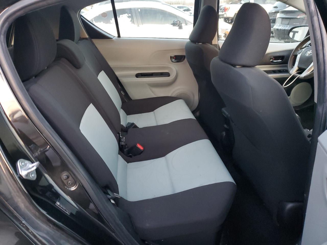 2014 Toyota Prius - Image 10