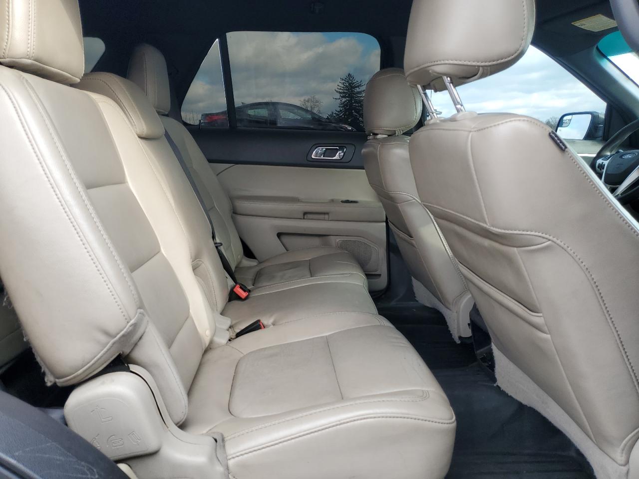 2012 Ford Explorer - Image 11