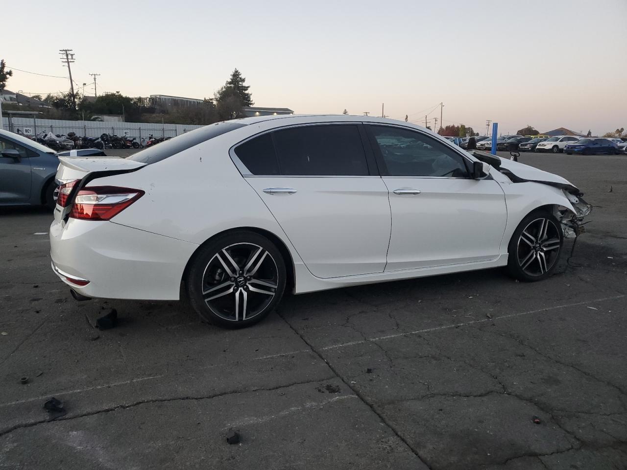 VIN 1HGCR2F69GA165657 2016 HONDA ACCORD no.3