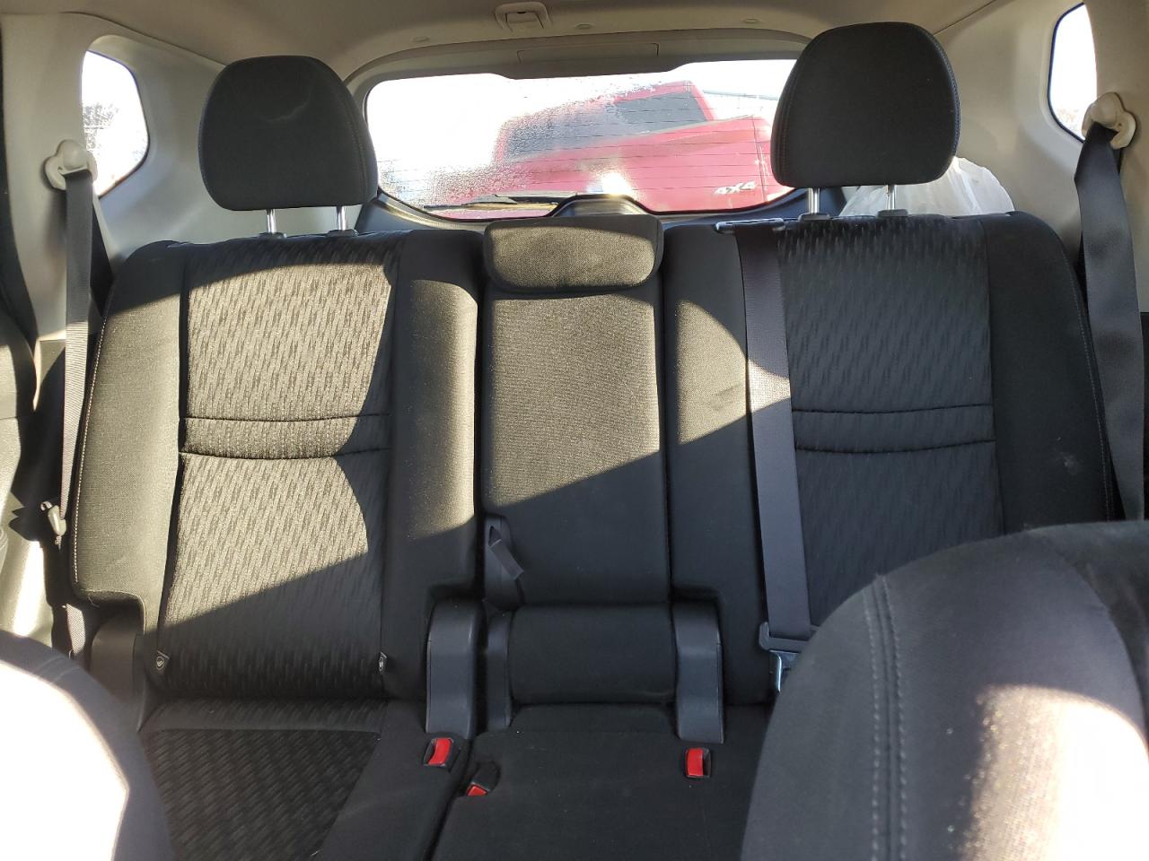 2018 Nissan Rogue - Image 10