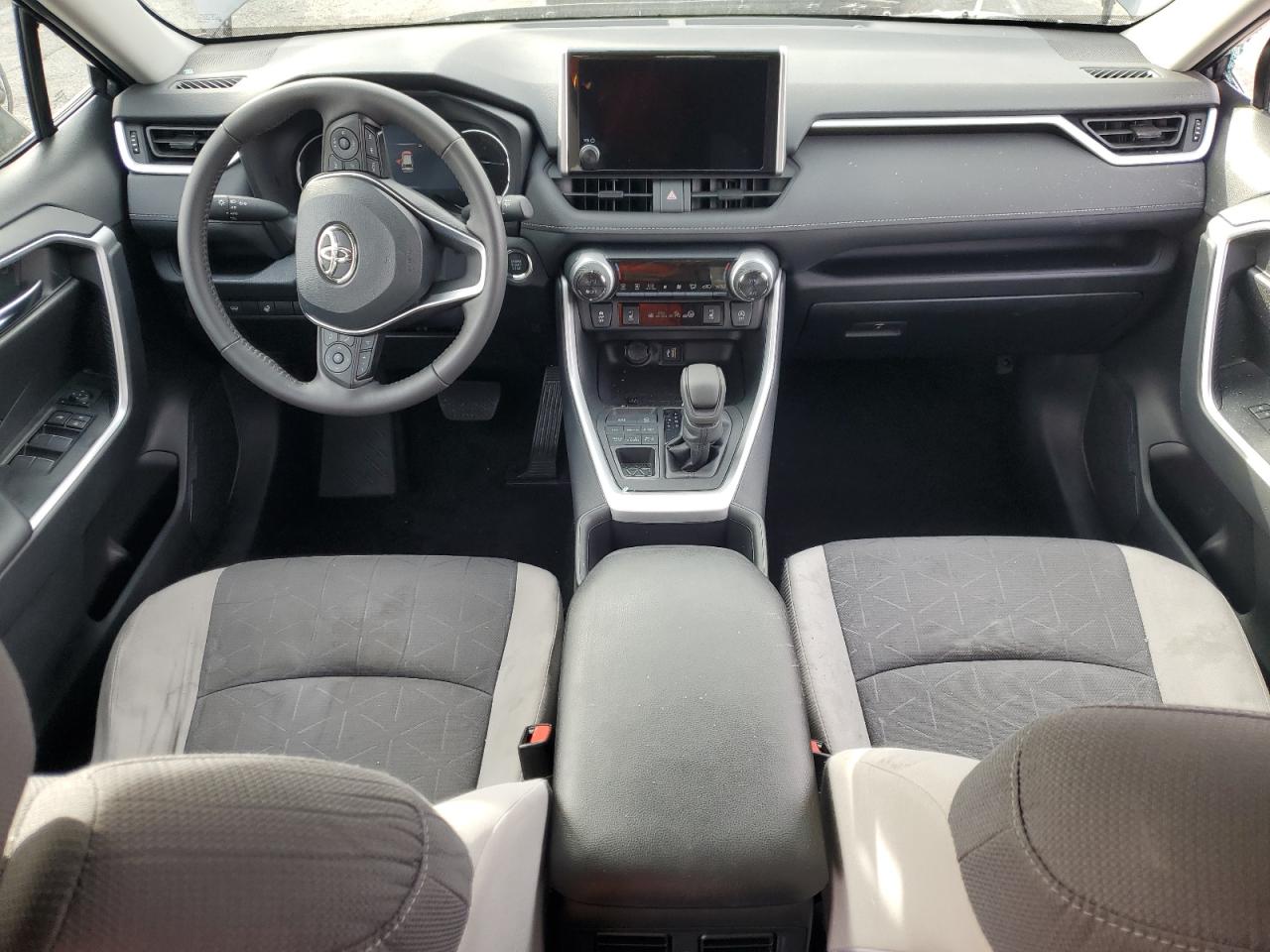 2024 Toyota RAV 4 - Image 8