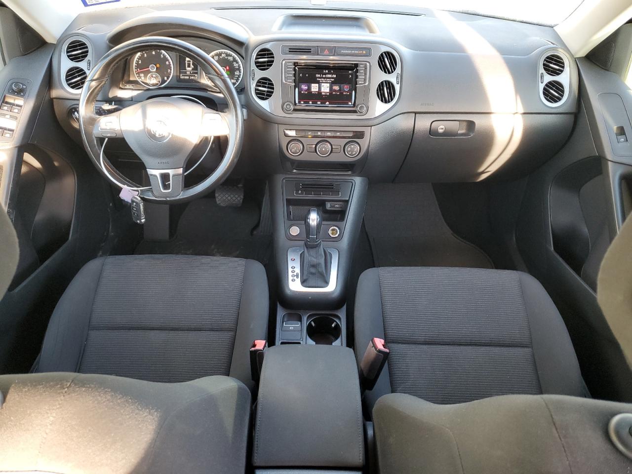 2017 Volkswagen Tiguan - Image 8