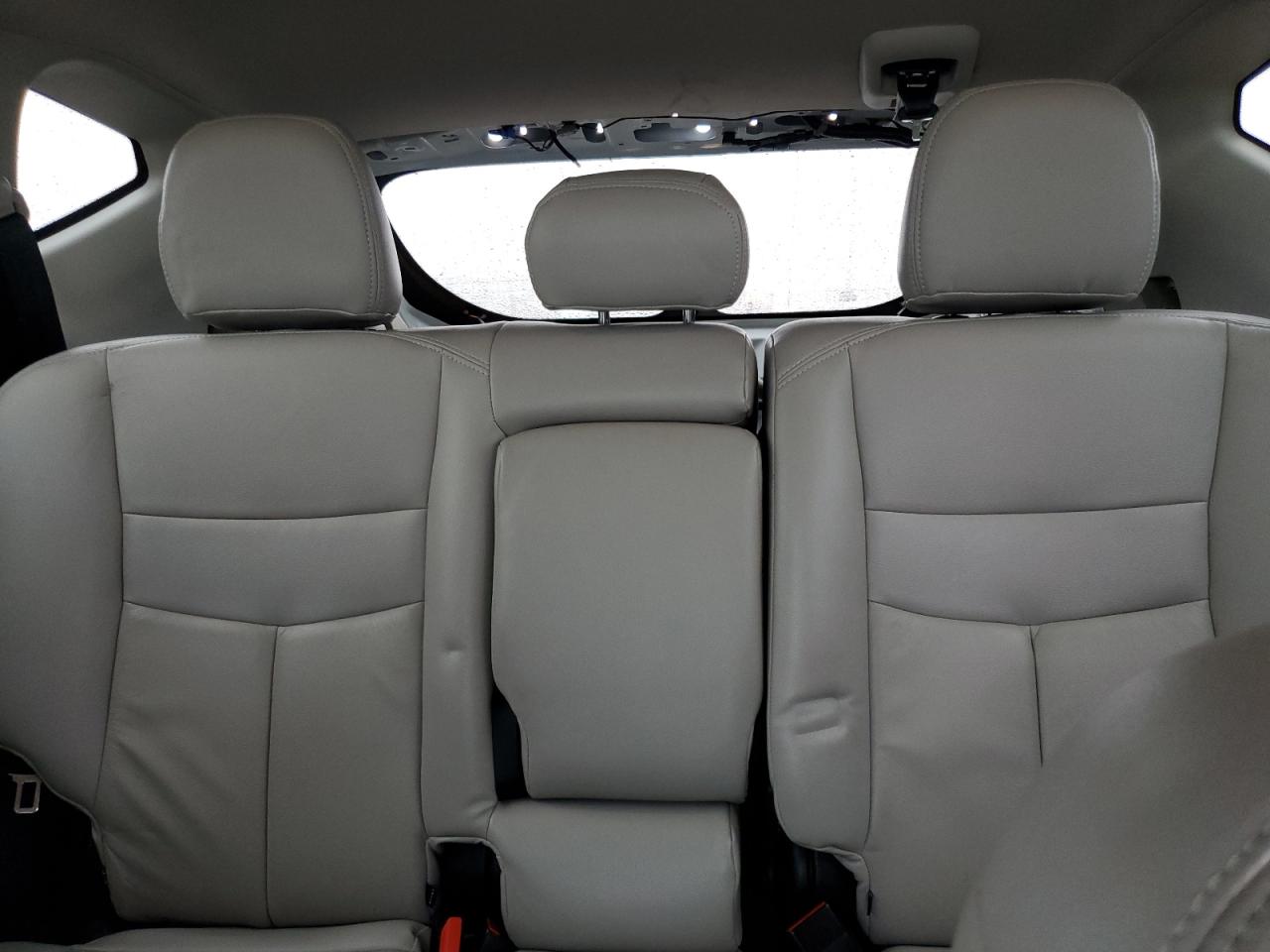 2016 Nissan Murano - Image 10