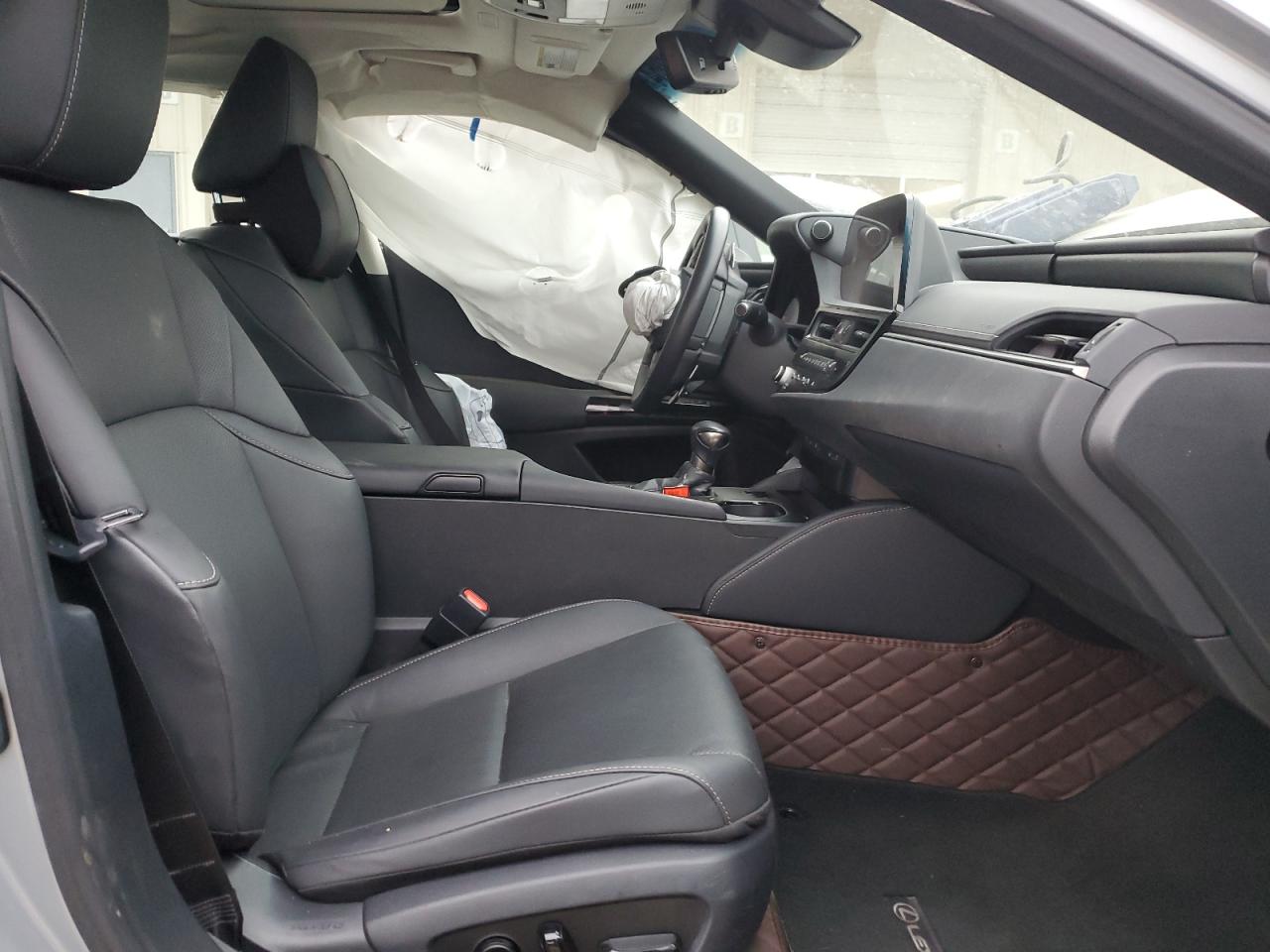 2023 Lexus ES - Image 7
