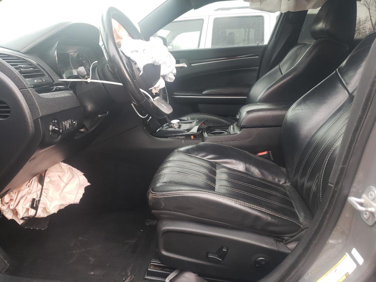 2019 Chrysler 300 - Image 7