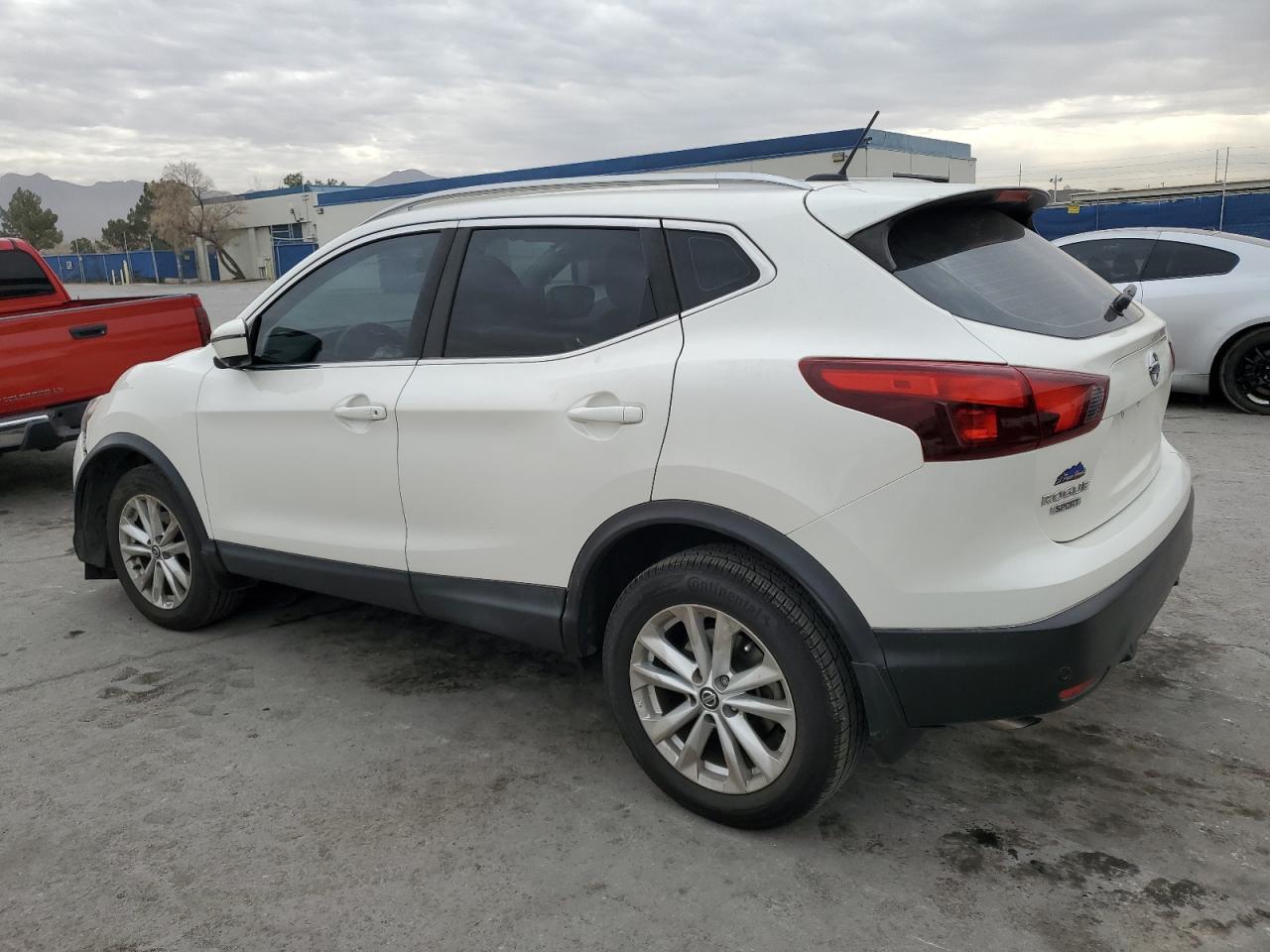 2019 Nissan Rogue - Image 2
