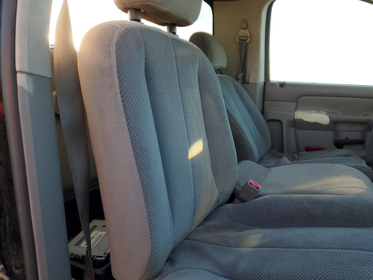 2005 Dodge RAM - Image 10