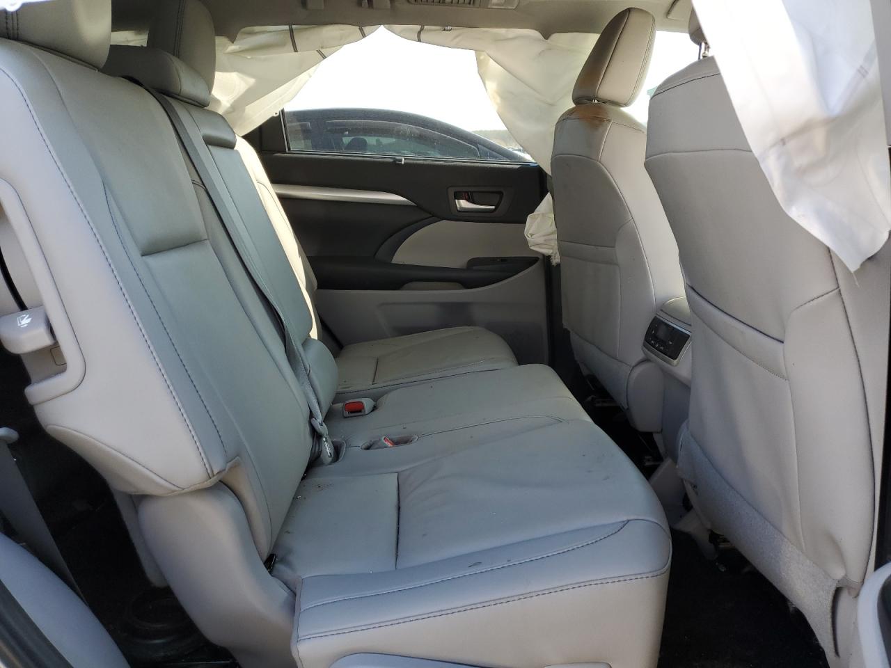 2019 Toyota Highlander - Image 10