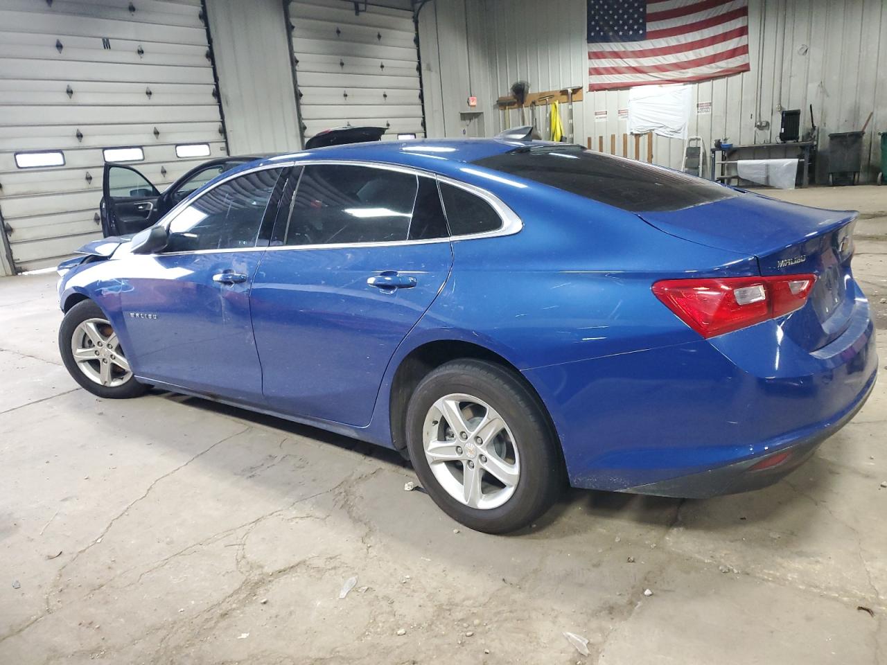 2023 Chevrolet Malibu - Image 2