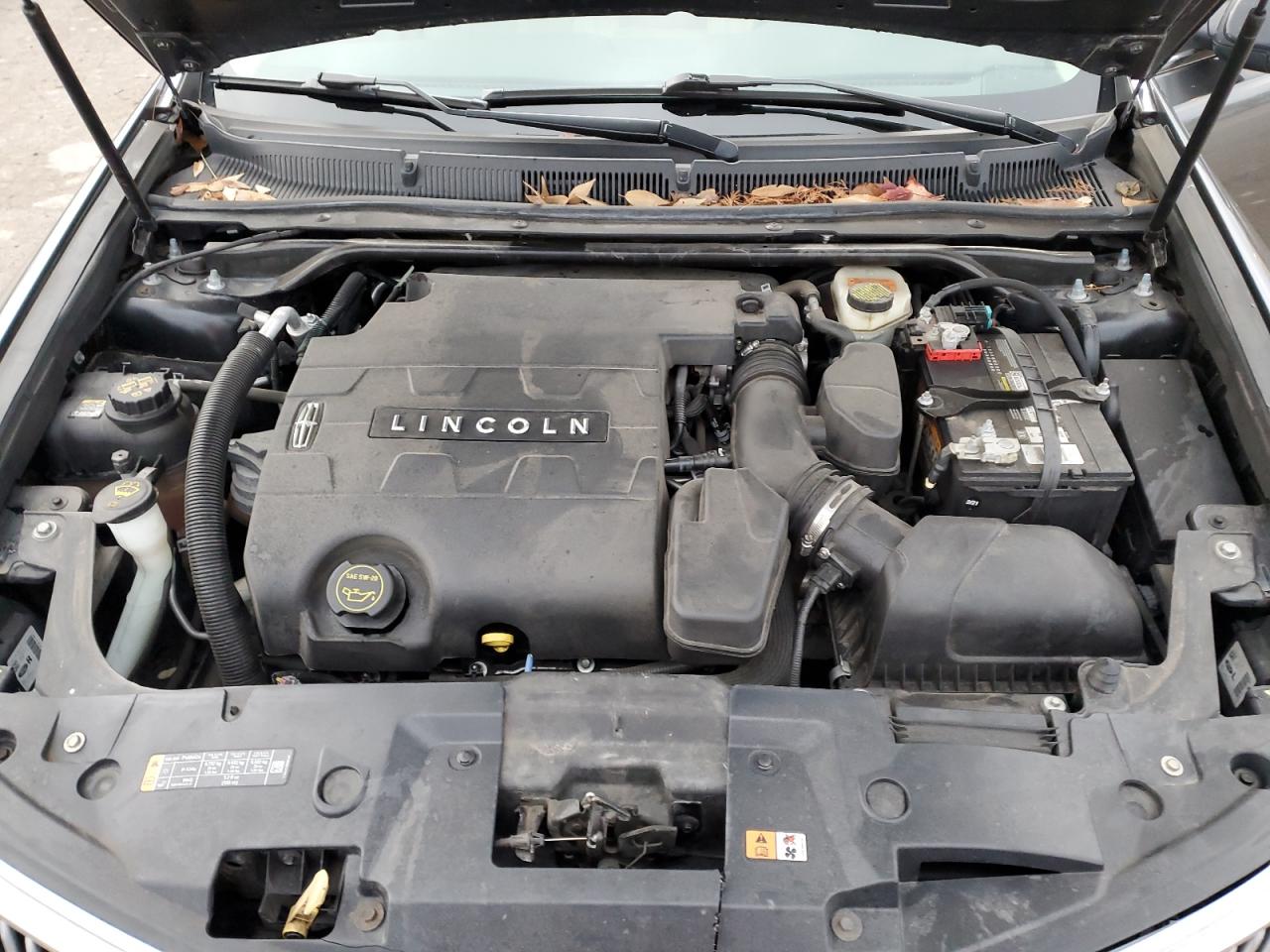 2015 Lincoln MKS - Image 11