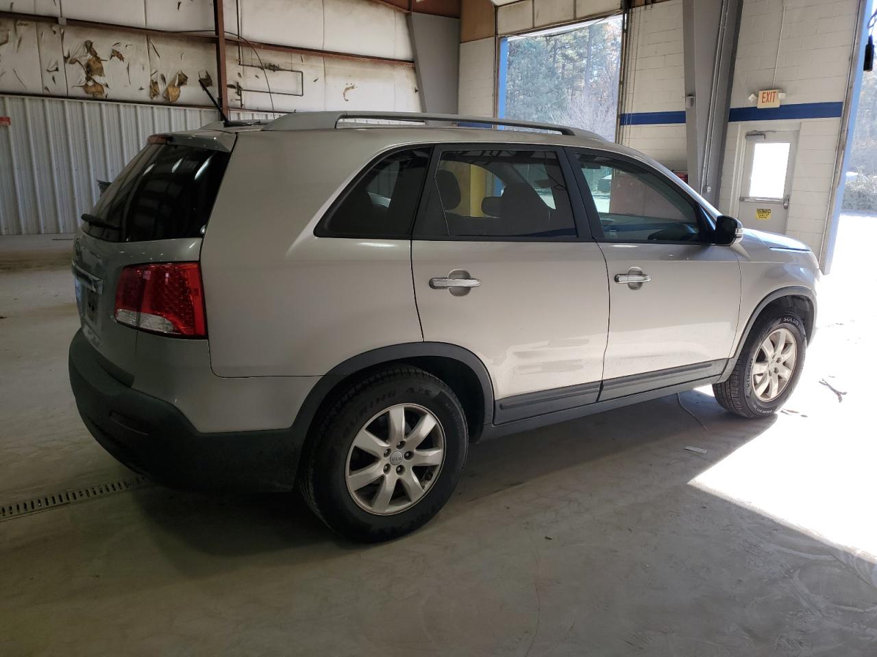 VIN 5XYKT3A64DG422454 2013 KIA SORENTO no.3