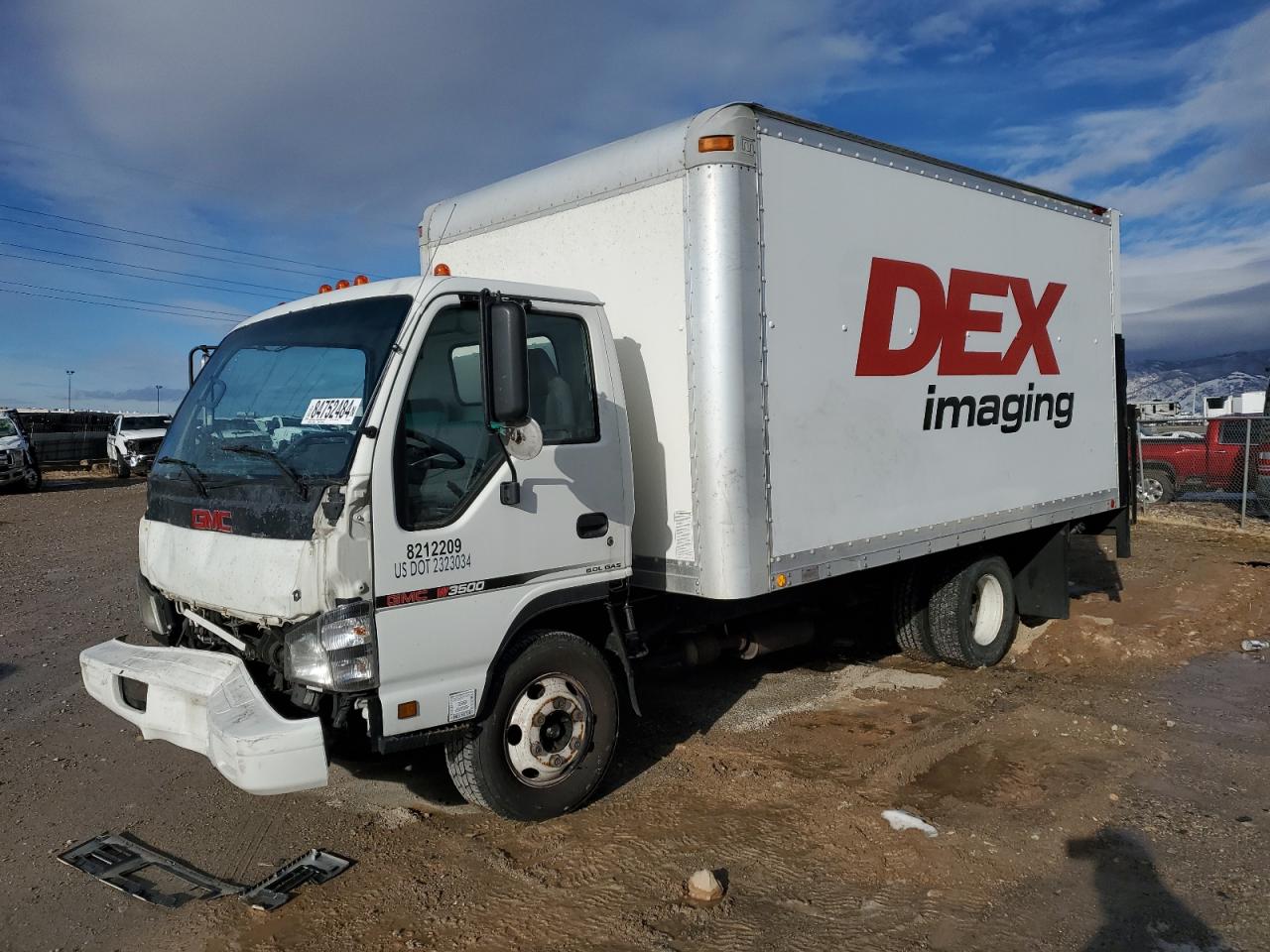2006 GMC W3500 W35042 white van gas 4KDB4B1U06J802220 photo #1