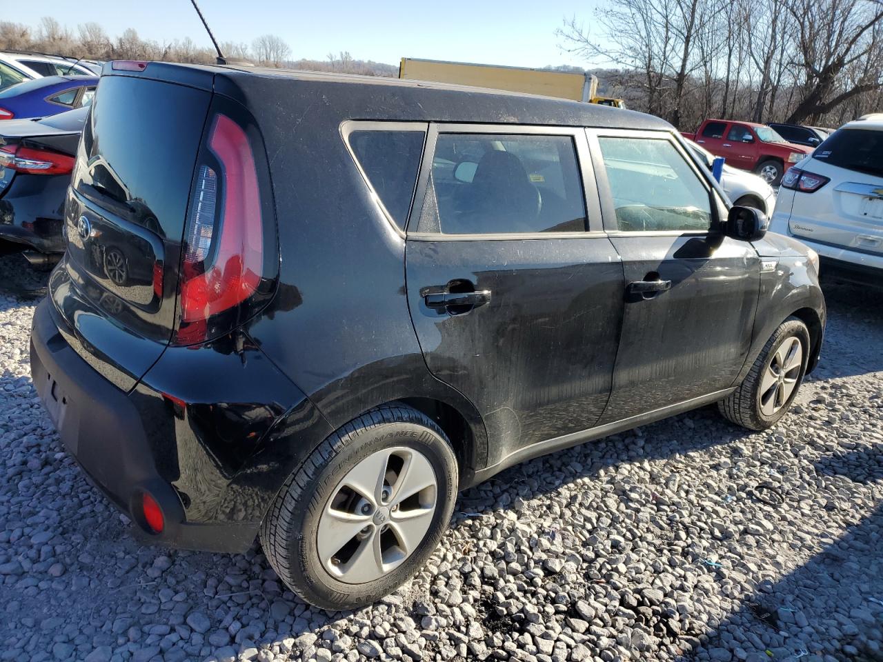 VIN KNDJN2A27G7375175 2016 KIA SOUL no.3