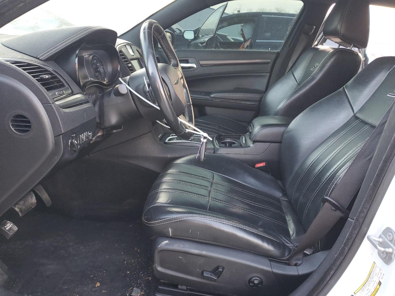 2016 Chrysler 300 - Image 7