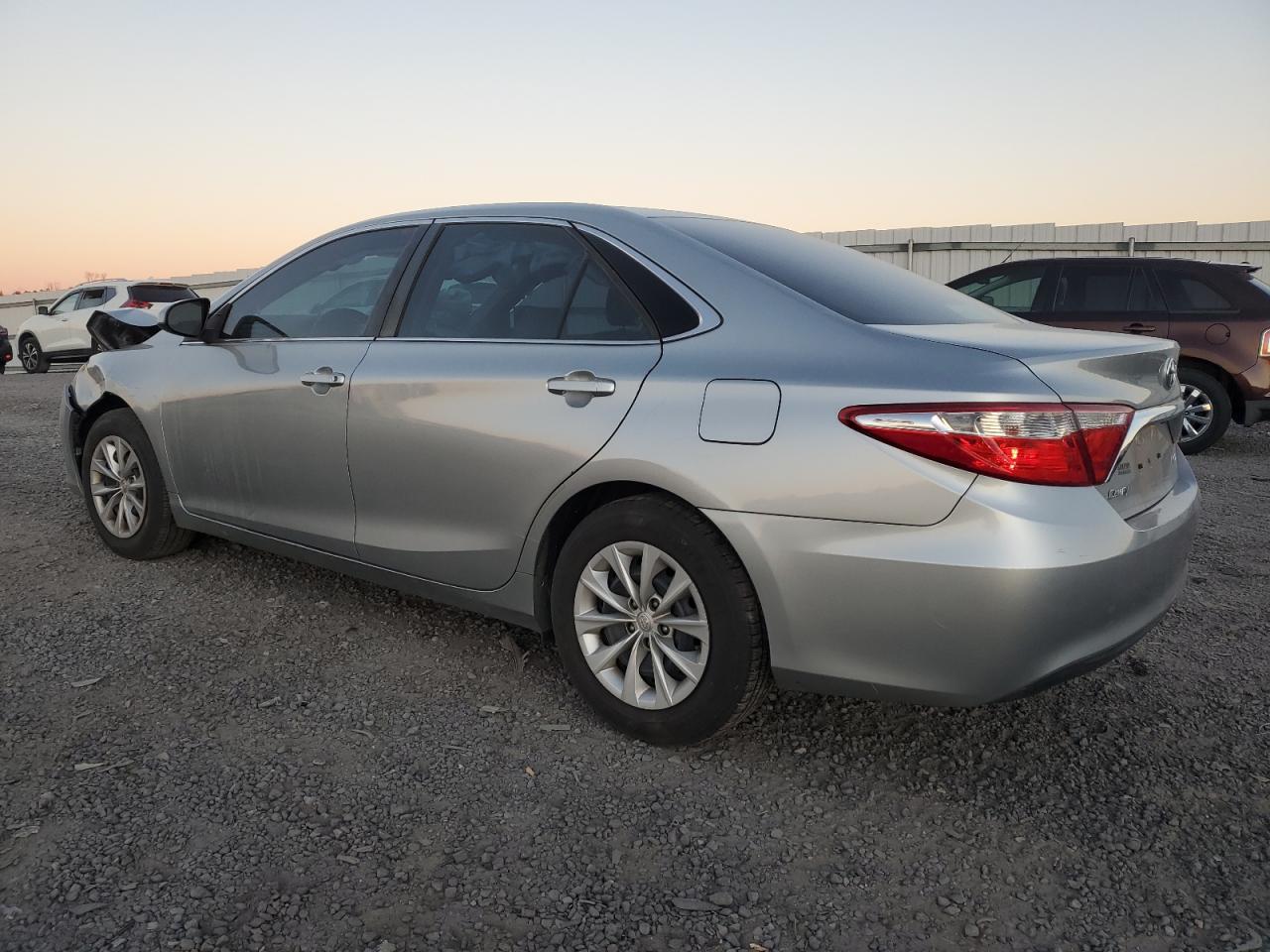 VIN 4T1BF1FK8HU718692 2017 TOYOTA CAMRY no.2