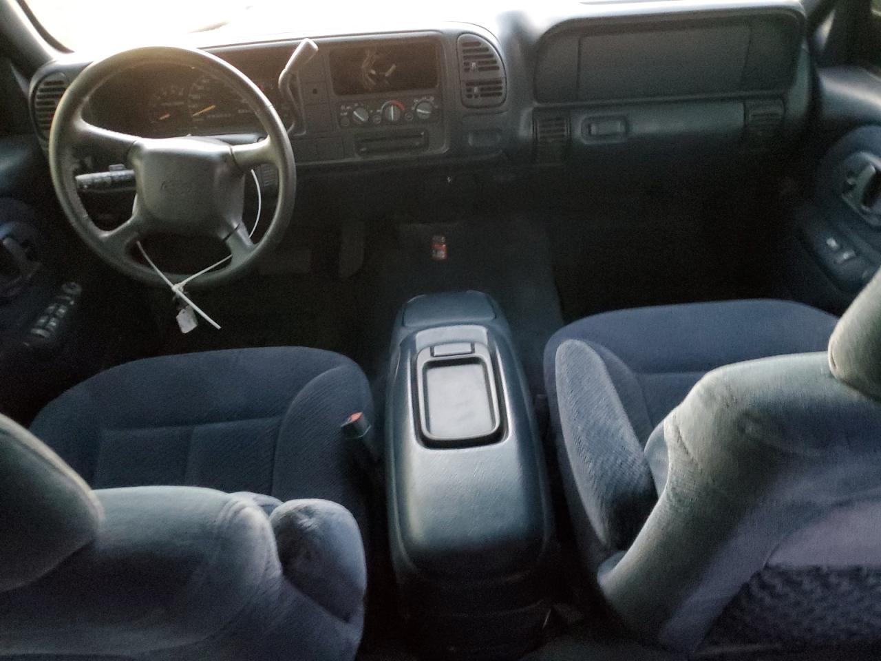 1998 Chevrolet Suburban C1500 VIN: 1GNEC16R5WJ304914 Lot: 86643614