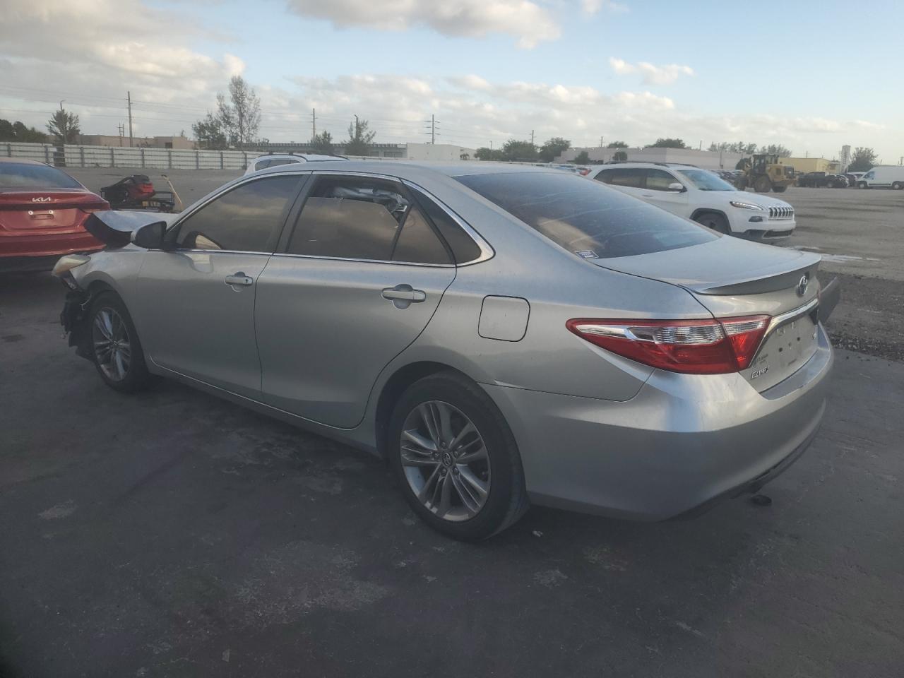 VIN 4T1BF1FK7HU335679 2017 TOYOTA CAMRY no.2