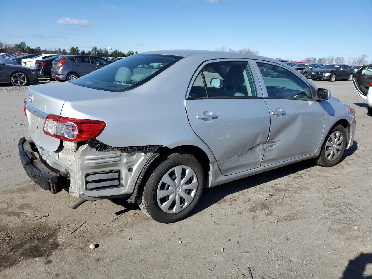 VIN 2T1BU4EE4DC124602 2013 TOYOTA COROLLA no.3