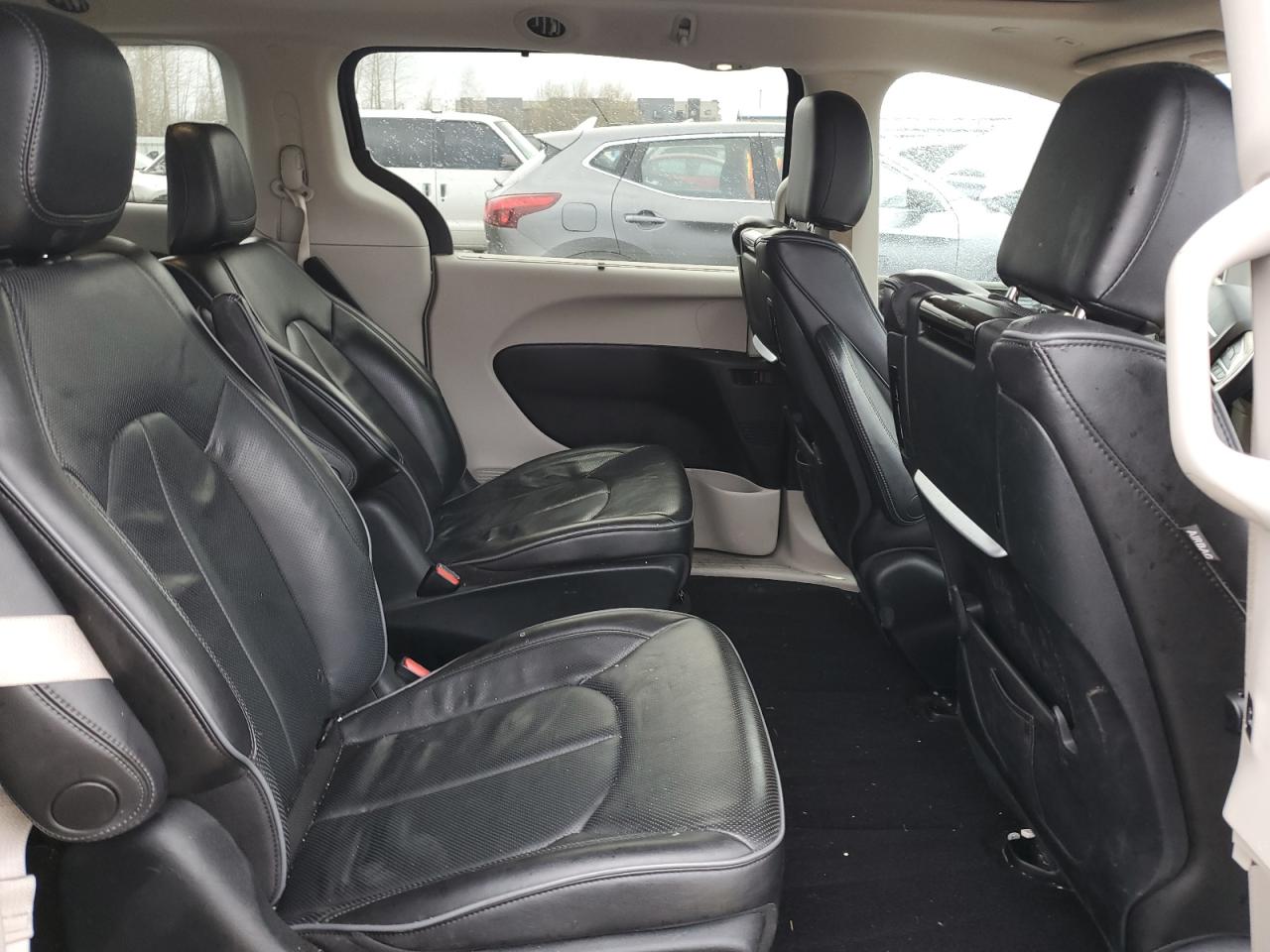 2018 Chrysler Pacifica - Image 11